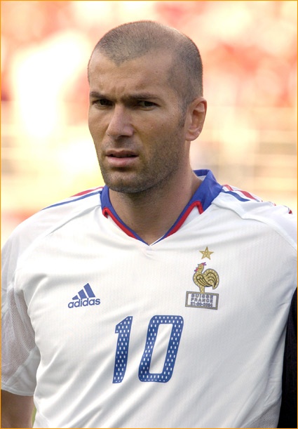 sports-zidane-met-un-terme-a-sa-carriere-internationale/image024-jpg.jpeg
