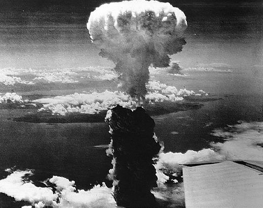 trois-jours-apres-hiroshima-un-autre-b-29-lache-une-bombe-atomique-sur-nagasaki/ng3049-jpg.jpeg