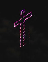 la-croix-du-mont-royal-est-illuminee-pour-la-premiere-fois/croix-mont-royal-violet13133.jpg