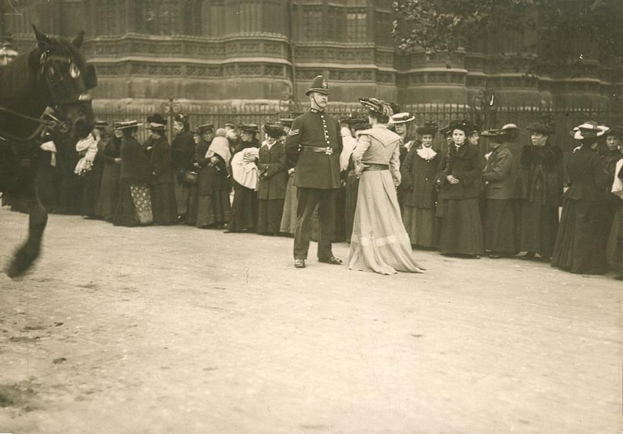 les-suffragettes-dans-les-rues-de-londres/1910ssuffragettes.jpg