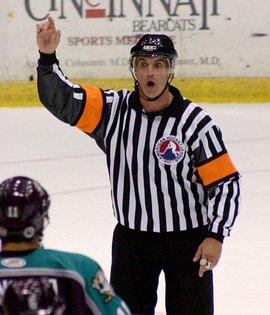 pele-mele-record-pas-tres-louable/referee-hockey-ahl-200472788399-jpg.jpeg
