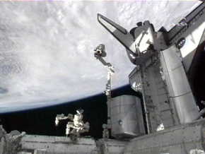 premiere-sortie-dans-lespace-pour-les-astronautes-de-discovery/clip-image005-jpg.jpeg