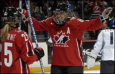 sports-lequipe-du-canada-de-hockey-sur-glace-feminin-remporte-le-championnat-mondial/hocheyfemino7-jpg.jpeg