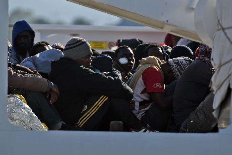 nouveau-naufrage-dun-bateau-charge-de-700-migrants/clip-image018-jpg.jpeg