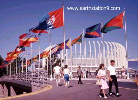 exposition-de-new-york-1964-1965/ford-bridge-flags4467-jpg.jpeg