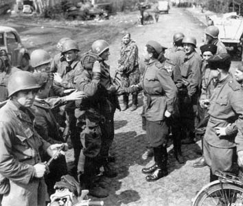 jonction-des-troupes-americaines-et-sovietiques-a-torgau-sur-lelbe/elbe32-jpg.jpeg