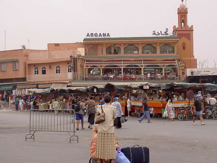 un-attentat-terroriste-frappe-le-cafe-argana-dans-le-coeur-touristique-de-marrakech-faisant-17-morts/clip-image006-jpg.jpeg