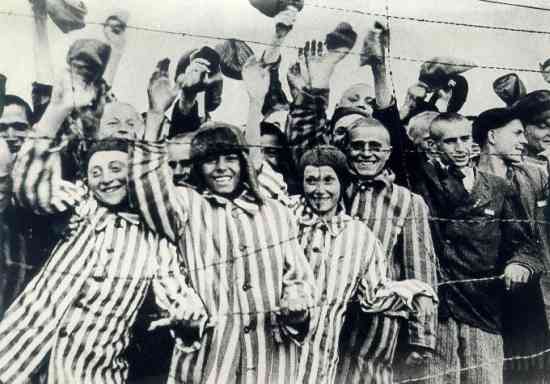 les-troupes-americaines-liberent-32-000-prisonniers-du-camp-de-concentration-nazi-de-dachau/dachau2734-jpg.jpeg