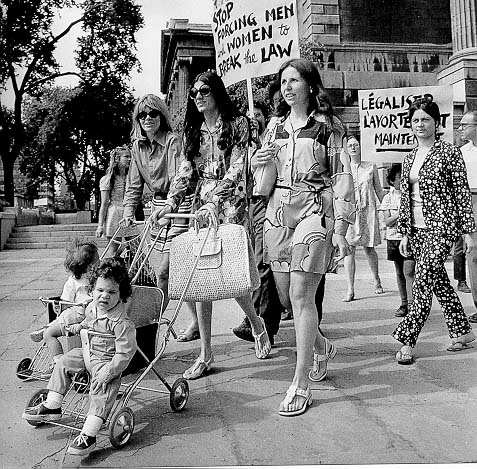 lavortement-et-la-contraception-sont-legalises-au-canada/manifpromorgentaler-1970-jpg.jpeg