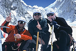 trois-alpinistes-originaires-de-quebec-reussissent-a-atteindre-le-sommet-de-leverest/everest200431-jpg.jpeg