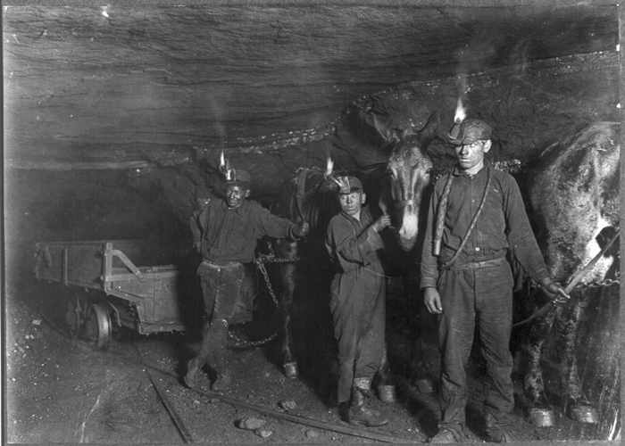 pele-mele-age-legal-pour-travailler-dans-les-mines/1024px-child-coal-miners-1908-jpg.jpeg