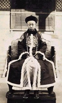 pu-yi-devient-le-dernier-empereur-de-chine-il-na-que-trois-ans/puyi2536.jpg