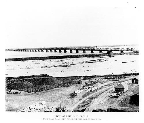 premier-train-de-passagers-a-passer-sur-le-pont-victoria-reconstruit/victoria-bridge-18982.jpg