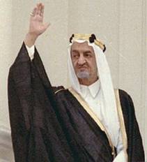 en-arabie-saoudite-le-roi-saoud-est-contraint-dabdiquer-le-prince-faycal-monte-sur-le-trone/image048-jpg.jpeg