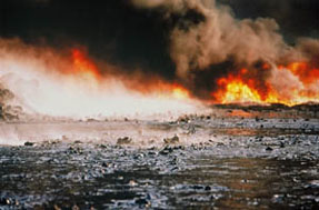 des-pompiers-canadiens-eteignent-le-dernier-feu-de-petrole-au-koweit/clip-image024-jpg.jpeg