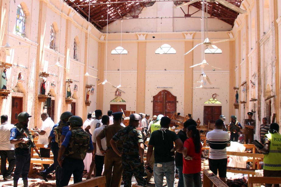 sri-lanka-plus-de-200-morts-dans-des-attentats/1633606-violence-explosion-souffle-parties-toit-1-jpg.jpeg