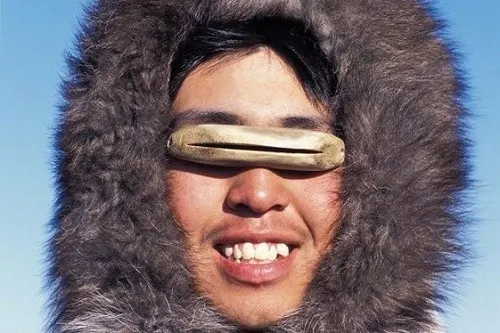 pele-mele-les-inuits-ont-elabore-des-lunettes-de-neige/inuit-jpg.jpeg
