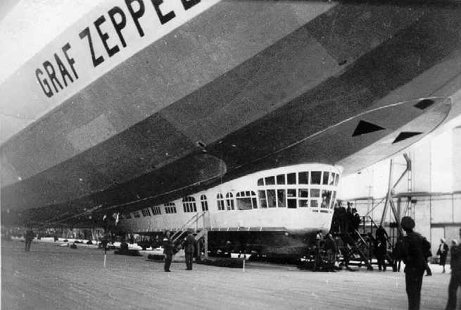 premier-vol-commercial-transatlantique-pour-un-zeppelin/lz127-grafzeppelin10212233-jpg.jpeg
