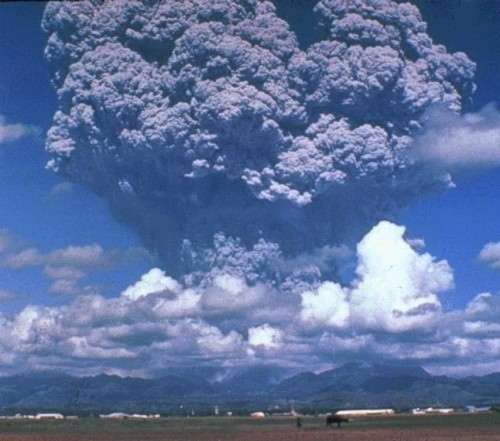 le-mont-pinatubo-se-dechaine/pinatubo-ash-plume-910612-jpg.jpeg