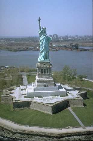 la-statue-de-la-liberte-arrive-a-new-york/freiheitsstatue-nyc-full1617-jpg.jpeg