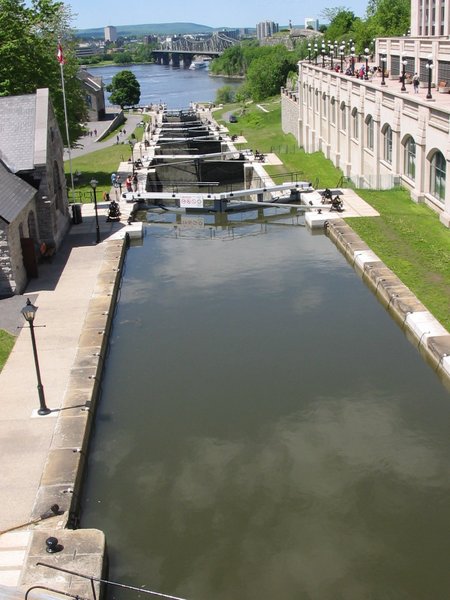le-canal-rideau-est-consacre-patrimoine-mondial-de-lunesco/ecluses-du-canal-rideau-jpg.jpeg