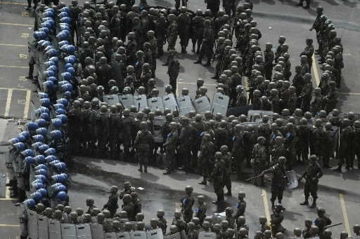 coup-detat-au-honduras-le-president-au-costa-rica/soldats-polixiers-jpg.jpeg