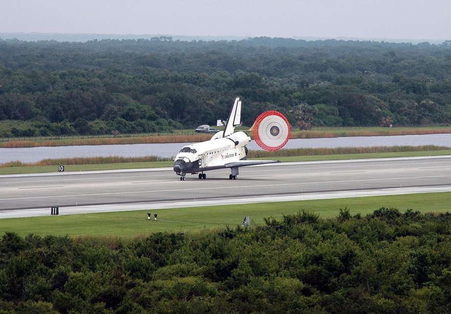 la-navette-americaine-endeavour-se-pose-en-floride/shuttle-landing18-jpg.jpeg
