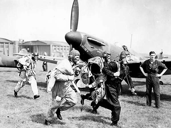 debut-de-raids-aeriens-massifs-sur-la-grande-bretagne-par-les-allemands/battlebrit-jpg.jpeg