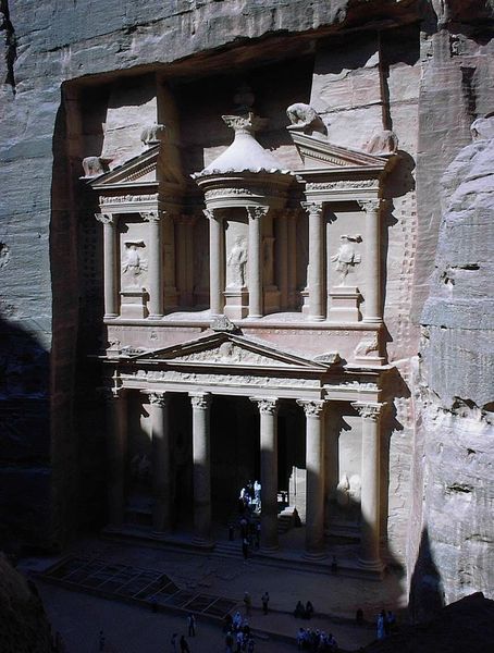 decouverte-du-site-archeologique-de-petra-en-jordanie-/petra--la-khazneh-firaun-jpg.jpeg