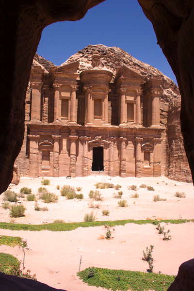 decouverte-du-site-archeologique-de-petra-en-jordanie-/petra-monastary-framed-jpg.jpeg