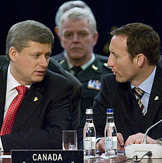annonce-de-la-fusion-de-deux-formations-politiques-canadiennes/mackay-harper7-jpg.jpeg