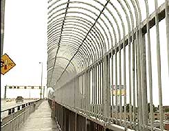 installation-dune-barriere-antisuicide-sur-le-pont-jacques-cartier/barriere-jpg.jpeg