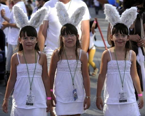 gens-dici-les-jumeaux-defilent-sur-montreal-dans-le-cadre-du-festival-juste-pour-rire/jumeaux2009a-jpg.jpeg