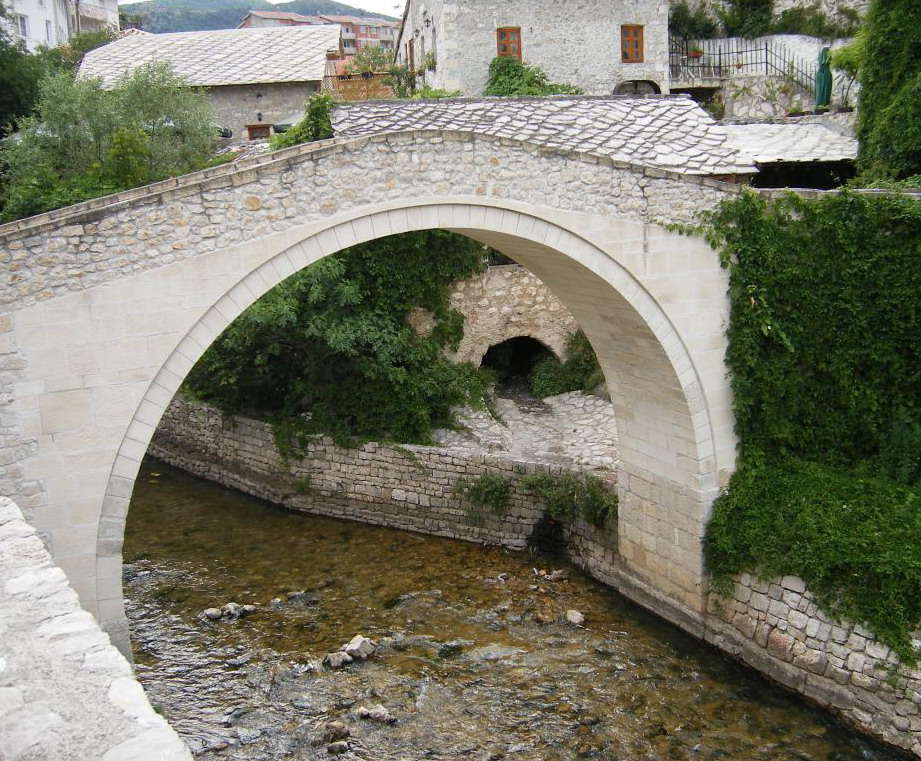 detruit-lors-de-la-guerre-un-pont-historique-inaugure-en-bosnie/galerie-membre-croatie-pont-de-mostar1747673-jpg.jpeg