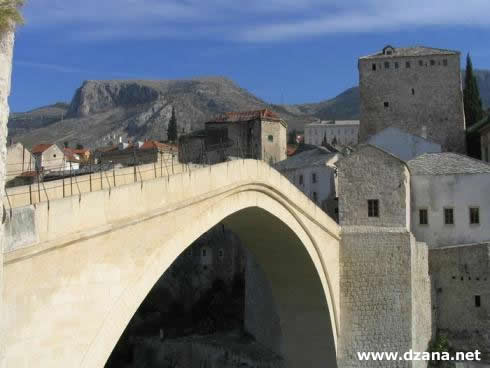 detruit-lors-de-la-guerre-un-pont-historique-inaugure-en-bosnie/pont-mostar737572-jpg.jpeg