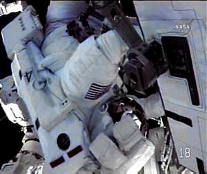 deux-astronautes-effectuent-une-longue-sortie-dans-lespace/cassidy10-jpg.jpeg