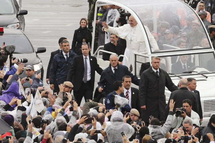le-pape-a-aparecida-pour-prier-la-patronne-du-bresil/image016-jpg.jpeg