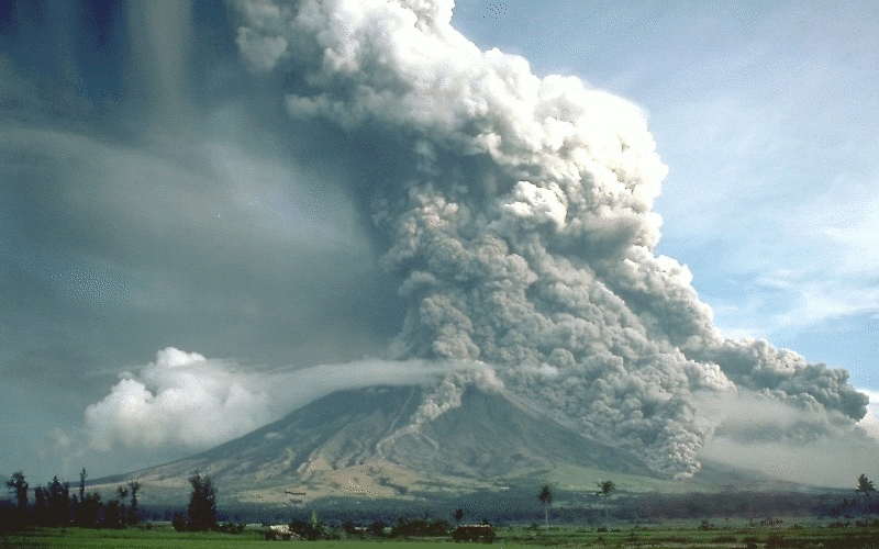 philippines-leruption-du-volcan-mayon-force-levacuation-de-25-000-villageois/pyroclastic-flows-at-mayon-volcano747782-jpg.jpeg