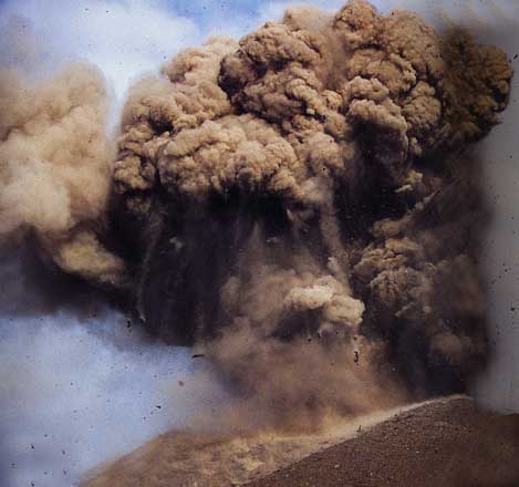 eruption-du-krakatoa/krakatoa-1997-jpg.jpeg