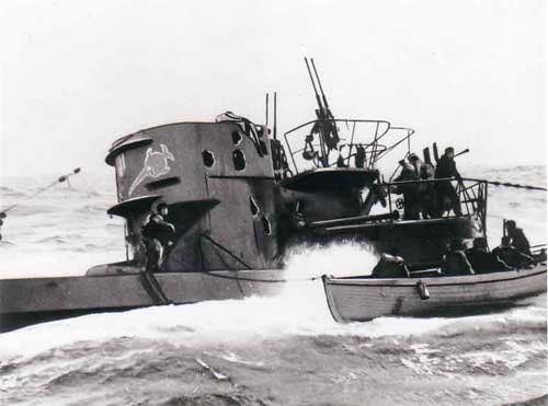 la-corvette-oakville-de-la-mrc-coule-un-sous-marin-allemand-dans-les-caraibes-/les-membres-d-equipage-du-chilliwak-jpg.jpeg
