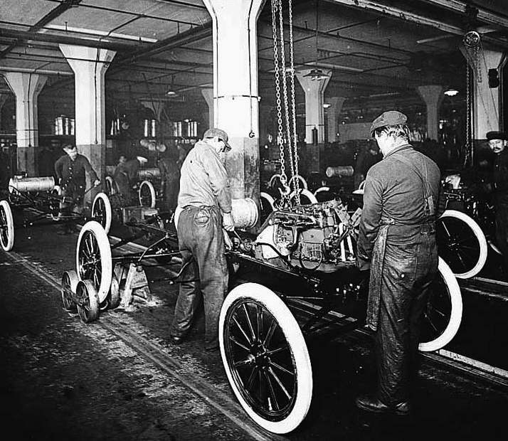 invention-du-travail-a-la-chaine/ford-model-t-assembly-line2252626-jpg.jpeg