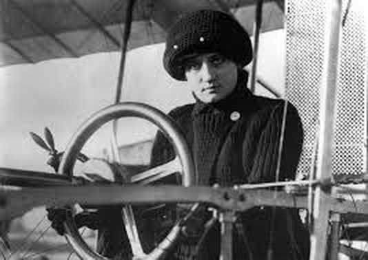 en-france-elise-deroche-est-la-premiere-femme-a-piloter-un-avion/image005-jpg.jpeg