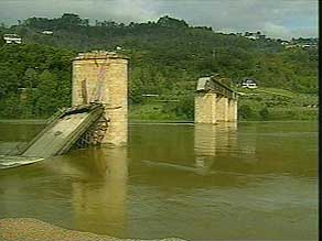 un-pont-construit-en-1886-seffondre-dans-le-nord-du-portugal/clip-image042.jpg