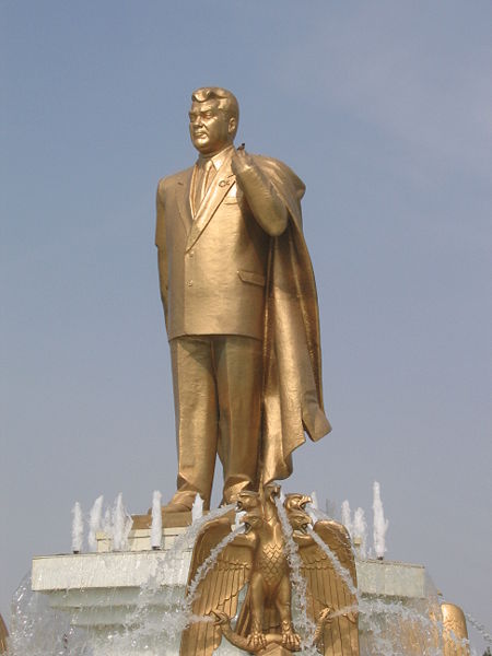naissance-saparmourat-niazov-president-du-turkmenistan/golden-niyazov2.jpg