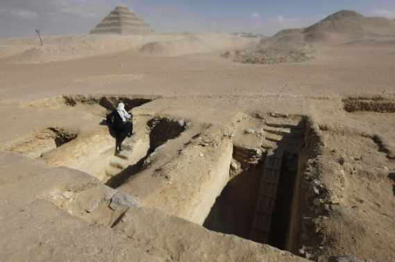 annonce-de-la-decouverte-de-deux-tombes-datant-de-4-300-ans-a-saqqara/tombes711.jpg