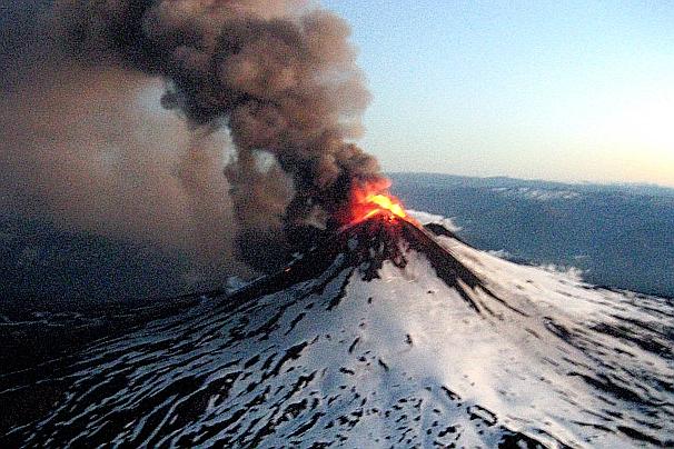 au-chili-le-volcan-llaima-entre-en-eruption/llaima.jpg