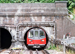 le-premier-metro-au-monde-ouvre-a-londres/london-underground-pt1519.jpg