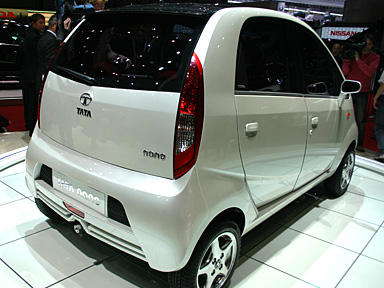 la-compagnie-indienne-tata-motors-presente-la-voiture-la-moins-chere-au-monde/photo-la-vraie-voiture-du-peuple1.jpg