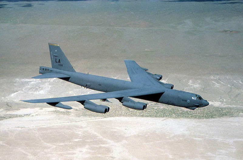 un-b-52-secrase-avec-quatre-bombes-h/usaf.boeing-b-52.jpg