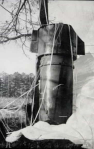 un-b-52-perd-deux-bombes-atomiques/clip-image016.jpg